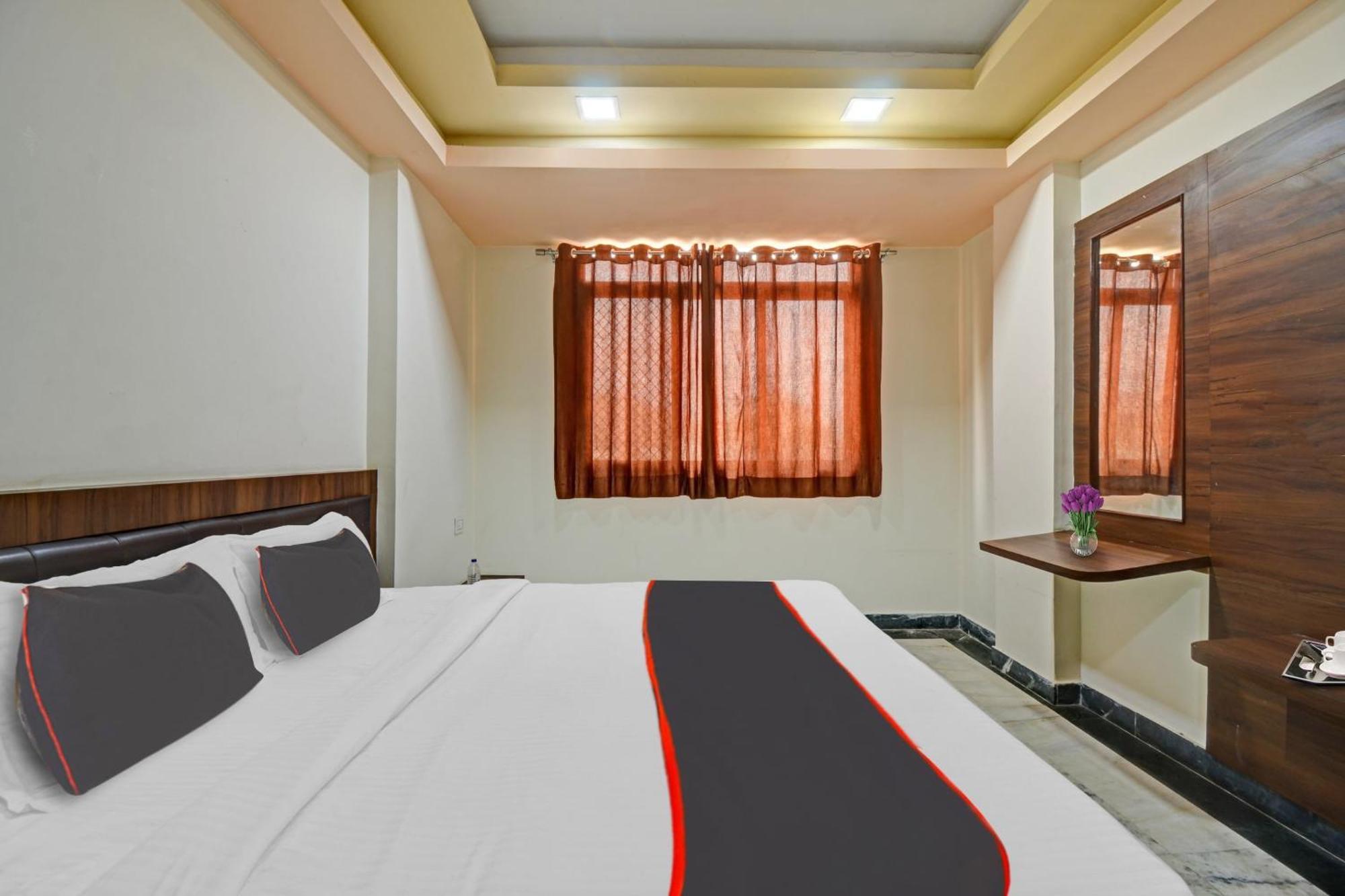 Hotel Collection O The Sunrise Udaipur Esterno foto