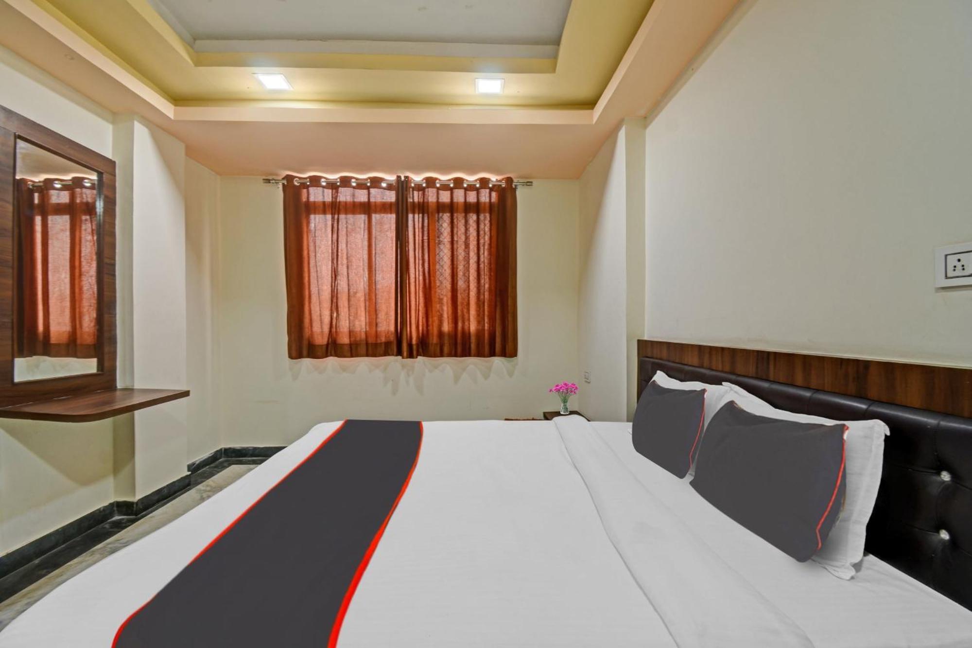Hotel Collection O The Sunrise Udaipur Esterno foto