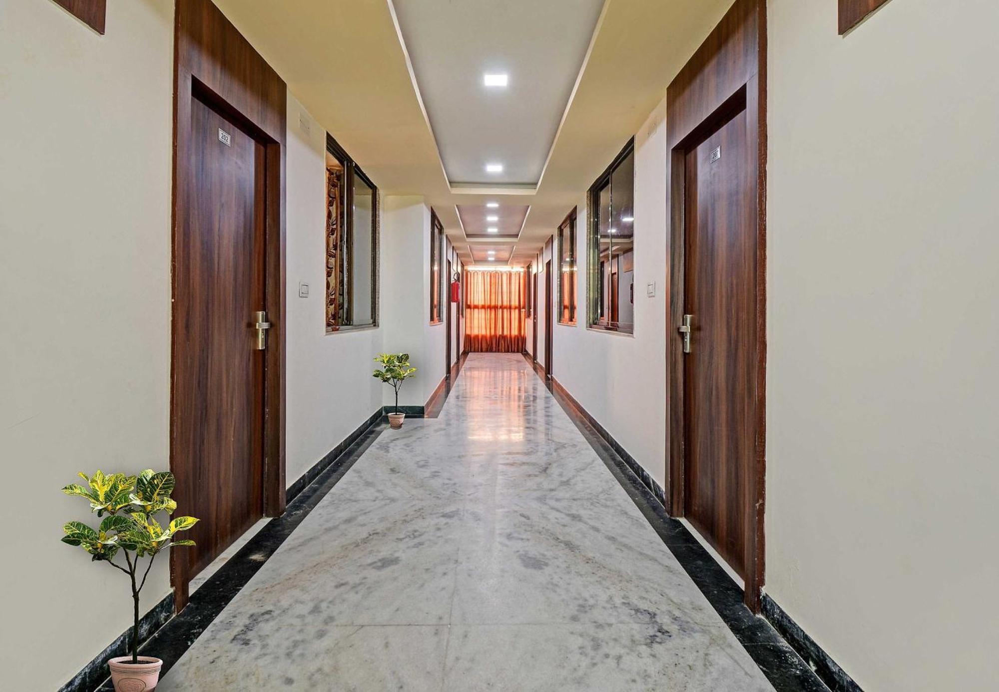 Hotel Collection O The Sunrise Udaipur Esterno foto