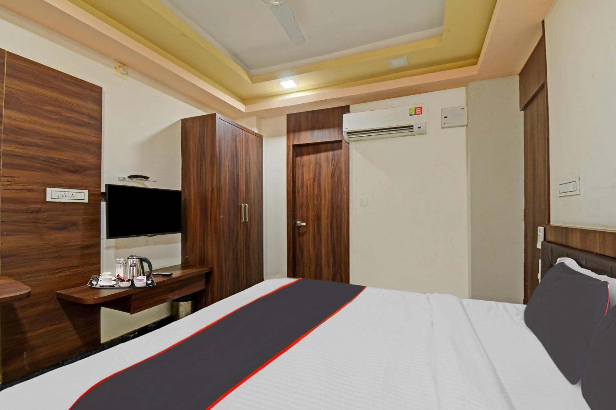 Hotel Collection O The Sunrise Udaipur Esterno foto