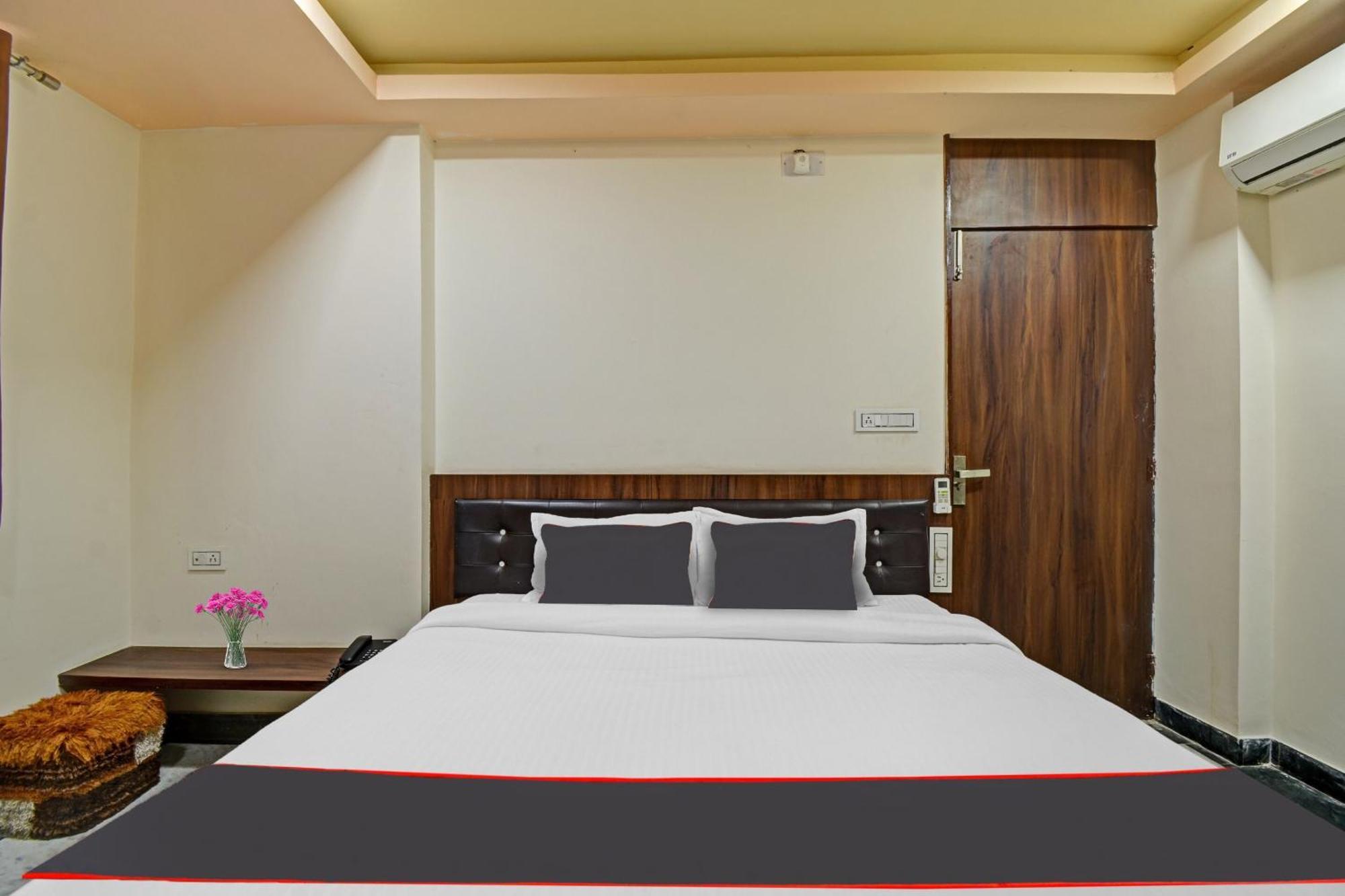 Hotel Collection O The Sunrise Udaipur Esterno foto